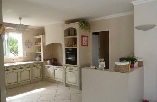 Rochefort-du-Gard Villa | VILLA WITH POOL (10 minutes from Avignon: 15 minutes from Pont-du-Gard!)