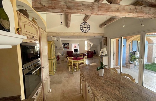 Roquemaure Villa | Villa with Pool in Roquemaure