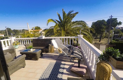 L'Ampolla Ski Chalet | Villa with private pool and sea views