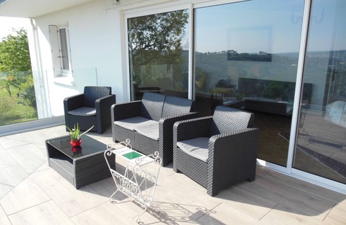 Crozon Villa | Villa with sea view on large garden in the center of Crozon
