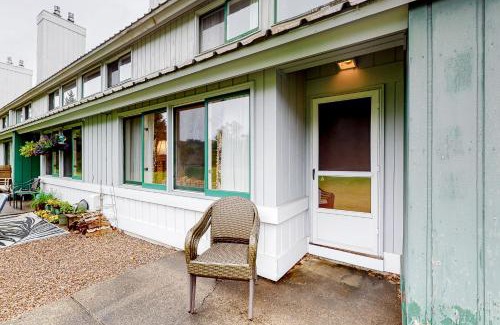 Stowe Area Apartment | Village Green Unit 14E