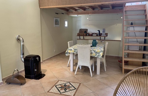 Niozelles House | Village house in Provence with lovely 1-bedroom roof terrace