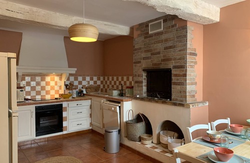 Niozelles House | Village house in Provence with lovely 1-bedroom roof terrace