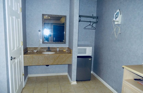 Smithville House | Village Inn and Suites