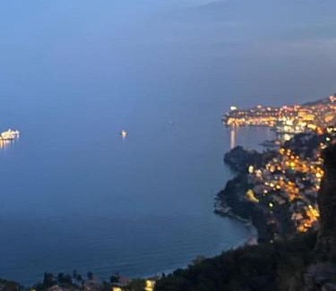 Old Town Apartment | Village Médiévale, superbe appartement vu mer et Monaco