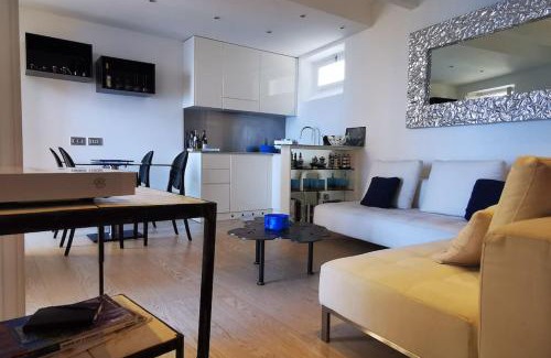 Old Town Apartment | Village Médiévale, superbe appartement vu mer et Monaco
