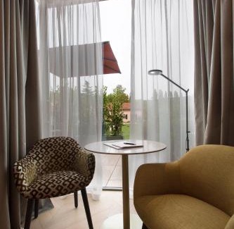 Serralunga d'Alba Hotel | Villaggio Narrante - Le Case dei Conti Mirafiore