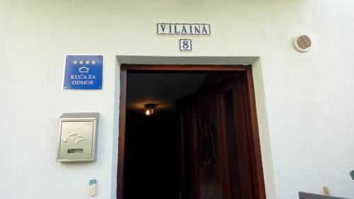 Komiza Villa | Villaina
