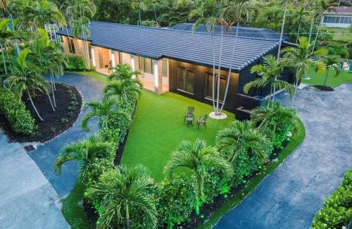 Golden Glades House | VillaKoBo Heated Pool Spa Bar Tennis Golf