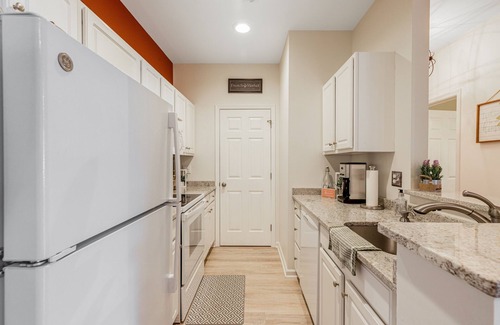 Lewes Condo | Villas at Bay Crossing - perfectly appointed with pool & patio - beaches nearby