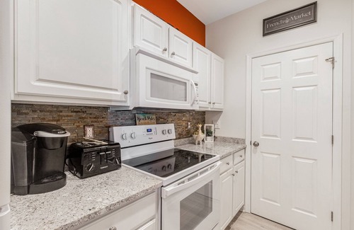 Lewes Condo | Villas at Bay Crossing - perfectly appointed with pool & patio - beaches nearby