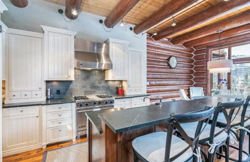 Mountain Village House | Villas At Tristant 137 by AvantStay Ski In Ski Out Home w Panoramic Views Hot Tub