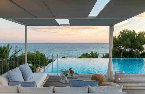Vilanova I la Geltru Villa | Villas Sitges Casa del Mar. Front line/Spectacular sea views by Weekly Villas