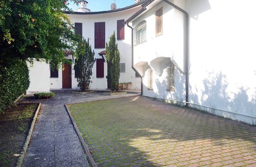 Lido delle Nazioni House | Villetta a schiera disposta su due livelli con ampio giardino privato