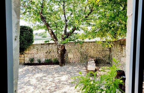 Bouteville House | Vine flowers Charentais cottage 3*