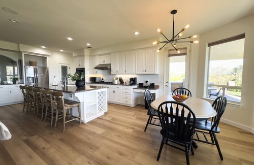 Temecula House | Vineyard Farmhouse with Private Pickleball in Temecula