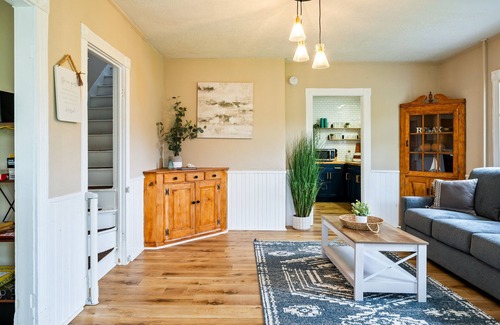 Lakemont House | Vineyard & Lake Views | Newly Remodeled | Pet Friendly
