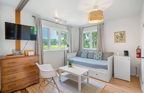 Niagara-on-the-Lake Bed & Breakfast | Vineyard Villa Bed & Breakfast