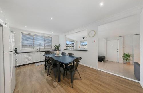 Newcastle House | Vino Poolhouse