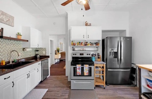 Lake Worth Cottage | Vintage Coastal Cottage 7bed/3bathn