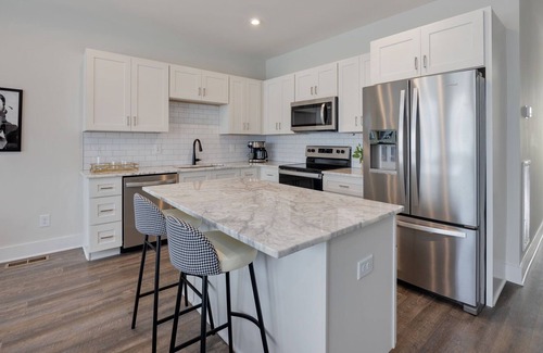 Whitebridge House | Vintage Couture-Rooftop Deck-Mins To Downtown