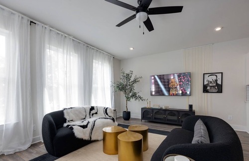 Whitebridge House | Vintage Couture-Rooftop Deck-Mins To Downtown