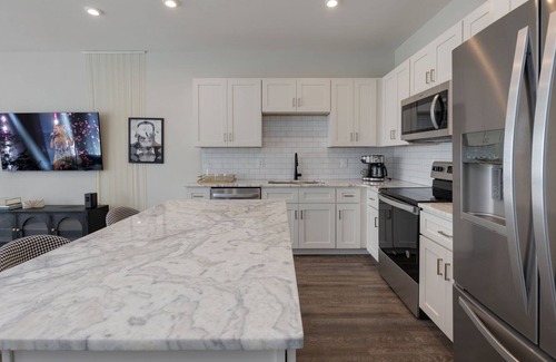 Whitebridge House | Vintage Couture-Rooftop Deck-Mins To Downtown