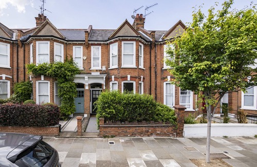 North Kensington House | Vintage fam house w/4BR and garden, Notting Hill