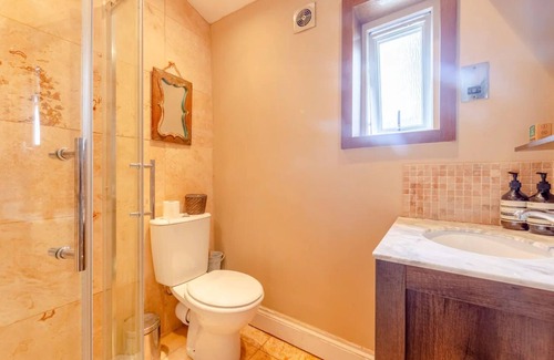 Hackney Downs Apartment | Vintage Inspired Flat in Stoke Newington