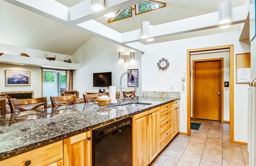 Deer Park House | Vintage mountain home w/private hot tub & SHARC access - dogs welcome