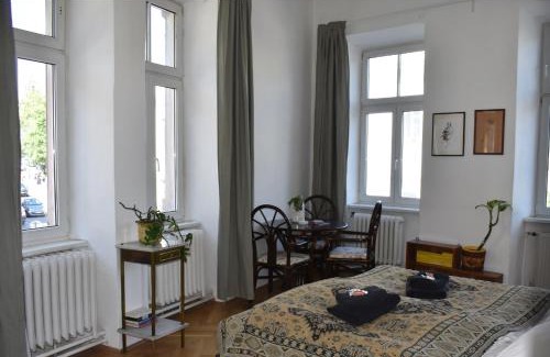 Funfhaus House | vintage private rooms - ONLY for LGBTQIA, women and Allies