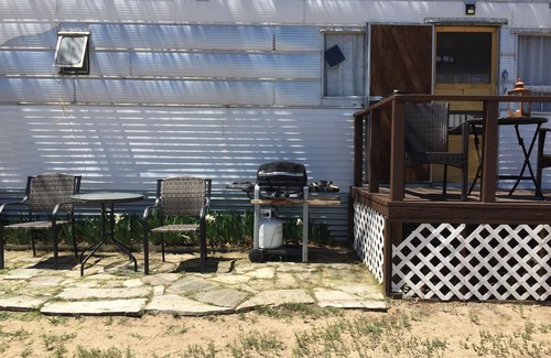 Baker House | Vintage remodeled 1952 trailer with wonderful views of the mountains.