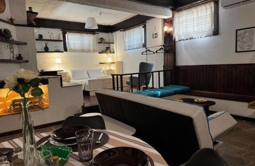 Kropia Apartment | Vintage Studio - Great for Travelers in Transit