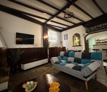 Kropia Apartment | Vintage Studio - Great for Travelers in Transit