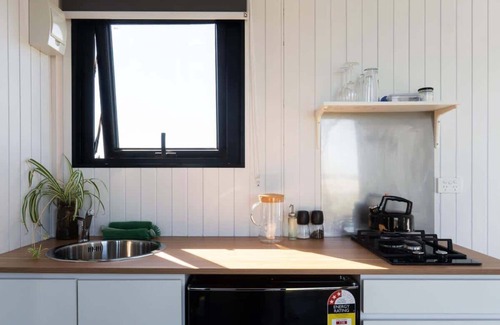 Burnham House | Vintners Retreat by Tiny Away
