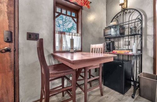 Fredericksburg House | Viognier: Pet Friendly, Hot-tub, 10-mins to Downtown!
