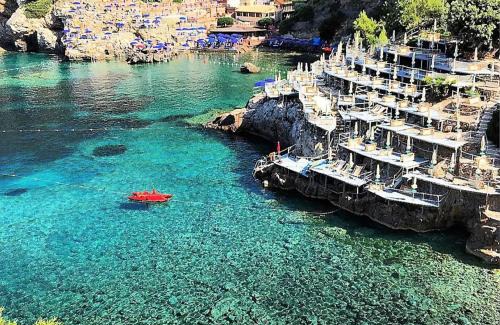 Monte Argentario Ski Chalet | VIP View & Exclusive Access to the Sea