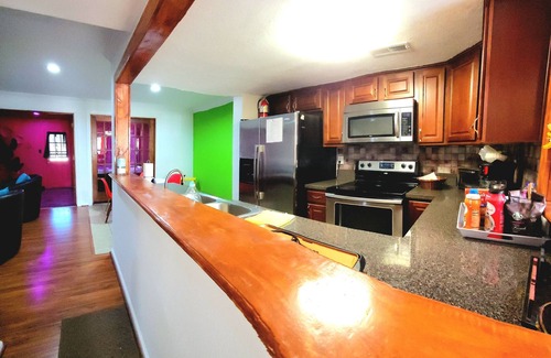 Norfolk - Virginia Beach House | Virginia Beach comfort stay. 9 miles from Oceanfront Free Breakfast & Starbucks