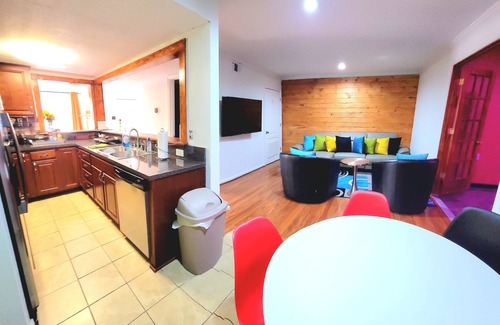 Norfolk - Virginia Beach House | Virginia Beach comfort stay. 9 miles from Oceanfront Free Breakfast & Starbucks