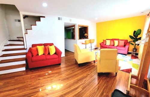 Norfolk - Virginia Beach House | Virginia Beach comfort stay. 9 miles from Oceanfront Free Breakfast & Starbucks