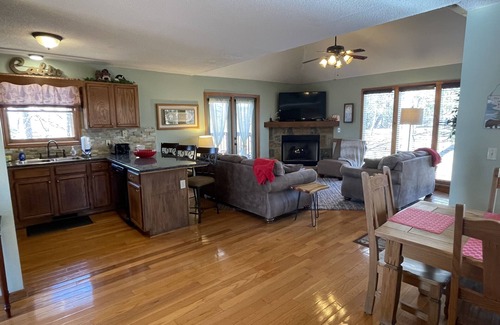 Pigeon Forge Ski Chalet | Visit "Bear Pause" for the perfect vacation! Only minutes from attractions!