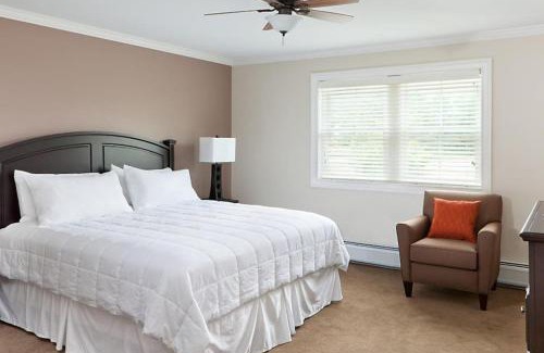 Lincoln House | Visit the beautiful Northeast scenery in this Studio Apt with resort amenities