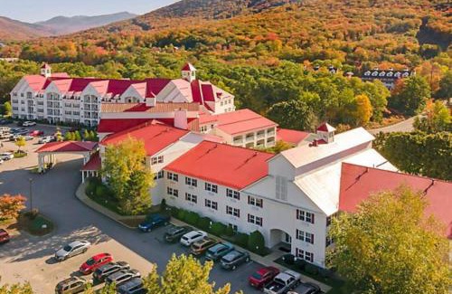Lincoln House | Visit the beautiful Northeast scenery in this Studio Apt with resort amenities
