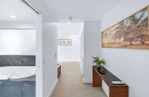 Palm Cove Resort | Vista Bleu King Suite at Temple Resort