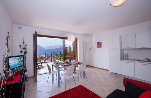 Perledo Apartment | Vista d'Oro Ulivo Apt. 4