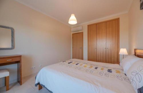 Olhos D'Agua Apartment | Vista das Ondas 208 by JS