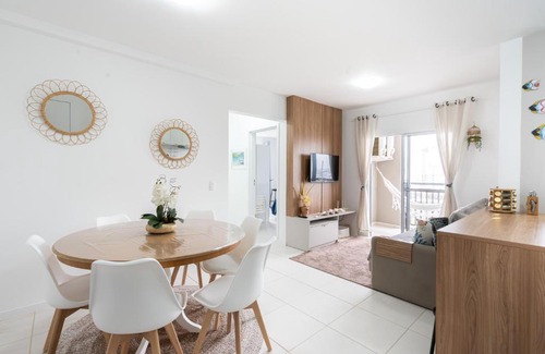 Picarras Apartment | Vista do nascer do SOL e do MAR da janela do quarto seu quarto - Apartamento com dois quartos, sala de estar, cozinha completa, piscina, ar condicionado, playground infantil, a 150 metro da PRAIA