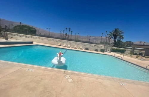 Borrego Springs Condo | Vista Esterella Mid-Century Modern condo sleeps 4