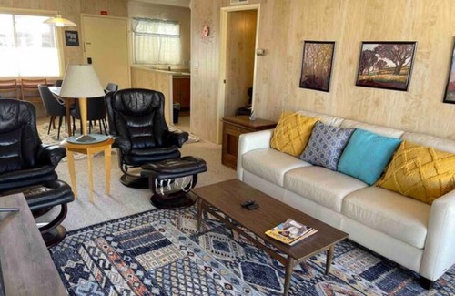 Borrego Springs Condo | Vista Esterella Mid-Century Modern condo sleeps 4