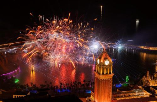 An Thoi Apartment | Vista Hillside Apartment Seaview & Firework